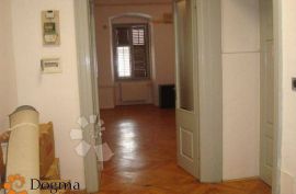 POSLOVNI PROSTOR CENTAR 156 m², Rijeka, Commercial property