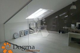 POSLOVNI PROSTOR NAJAM RIJEKA SUŠAK 200 m² UREDI, Rijeka, Εμπορικά ακίνητα