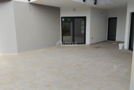 ISTRA, SAVUDRIJA - Stan na prvom katu u zgradi sa garažom  400m od mora, Umag, Apartamento