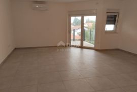 ISTRA, SAVUDRIJA - Stan na prvom katu u zgradi sa garažom  400m od mora, Umag, Apartamento