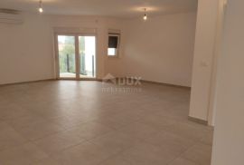 ISTRA, SAVUDRIJA - Stan na prvom katu u zgradi sa garažom  400m od mora, Umag, Appartement