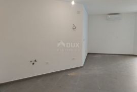 ISTRA, SAVUDRIJA - Stan na prvom katu u zgradi sa garažom  400m od mora, Umag, Appartment