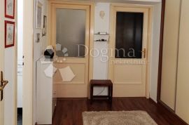 Izvrstan stan s garažom u srcu stare Trešnjevke, Trešnjevka - Sjever, Apartamento