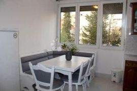 STAN NA ATRAKTIVNOJ LOKACIJI S POGLEDOM NA MORE, ŠIBENIK, Šibenik, Apartamento