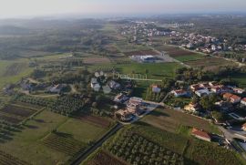 MODERNA VILLA S BAZENOM, 4 km OD MORA, Poreč, Haus