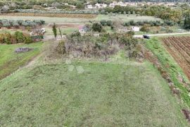 Samo u ponudi Dogme! Kombinacija građevinsko-poljoprivrednog zemljišta nedaleko Pule!, Marčana, Terreno