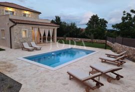 Samostojeća villa s bazenom na mirnoj lokaciji, Dobrinj, Σπίτι