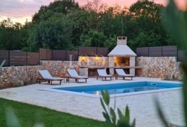 Samostojeća villa s bazenom na mirnoj lokaciji, Dobrinj, Maison