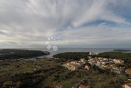 Građevinsko zemljište poslovno stambene namjene na Verudi, Pula, Land