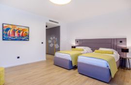 MARINA KOD TROGIRA – LUXUZNE VILLE LUCY ***** VILLA LEMON, Marina, Дом