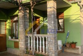 Simpatična obiteljska kuća na odličnoj lokaciji - Fažana, Fažana, Σπίτι