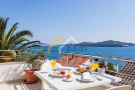 Hotel s 26 soba s pogledom na otoke uz plažu, Split, Maison