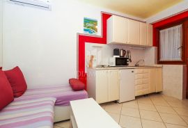 Poreč, stan i dva apartmana 350 m od mora!, Poreč, Appartement