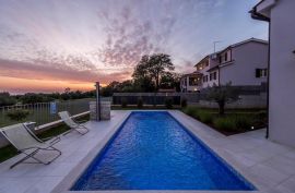 Lijepa kuća za odmor s bazenom, Tinjan, Istra, Tinjan, Ev