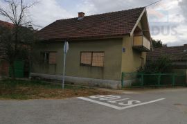 Obiteljska kuća s pomoćnim zgradama - Lipovača (Vukovar), Vukovar - Okolica, House