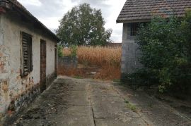 Obiteljska kuća s pomoćnim zgradama - Lipovača (Vukovar), Vukovar - Okolica, Maison