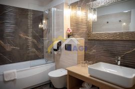 Hotel s 14 soba u centru, 2 red od mora, novogradnja, Karlobag, Дом