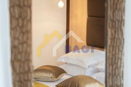 Hotel s 14 soba u centru, 2 red od mora, novogradnja, Karlobag, بيت