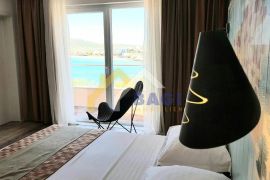 HOTEL novoopremljen 50m od mora s 8 soba, Pag, بيت