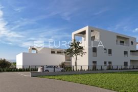 Istra, Poreč, moderan trosobni stan NKP 158,93 m2  na drugom katu, blizina popularne plaže, Poreč, Appartment