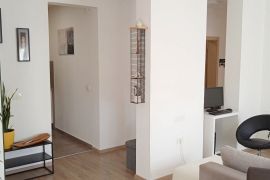 Lijepi stan na dobroj lokaciji u gradu, Pula, Istra, Pula, Apartamento