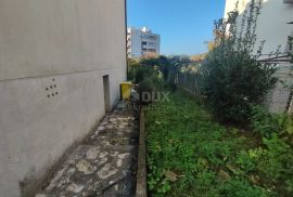 ISTRA,PULA- Prostrani stan sa vrtom i garažom na top lokaciji, Pula, Διαμέρισμα