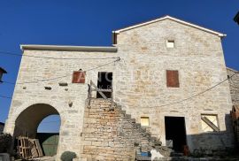 Istra, Svetvinčenat - imanje s 3 autohtone kamene kuće, Svetvinčenat, Σπίτι