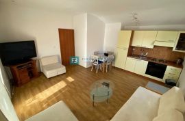 TISNO, samostojeća kuća, 3 apartmana, 130 m od mora, dvorište, Tisno, بيت