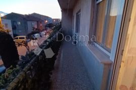 Trosoban stan sa velikim dvorištem Split, Split, Apartamento