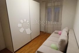 Trosoban stan sa velikim dvorištem Split, Split, Appartement