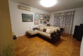 Trosoban stan sa velikim dvorištem Split, Split, Appartment