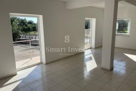 NOVIGRAD, poslovni prostor od 95 m2 na mirnoj lokaciji, Novigrad, Flat