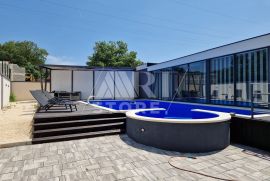 Vodnjan - Kuća sa bazenom (49m2), 810 m2 okućnica, garaža, Vodnjan, Σπίτι