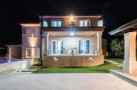 Valtura - Villa sa bazenom, 7 soba, Ližnjan, بيت