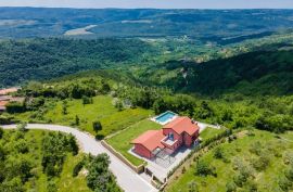 DIVNA VILLA S BAZENOM I OTVORENIM POGLEDOM, Motovun, Haus