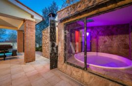 Villa 144m2,grijani bazen, sauna,jacuzzi !, Vodnjan, Famiglia