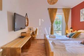 Villa 144m2,grijani bazen, sauna,jacuzzi !, Vodnjan, Casa