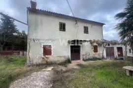Istra, Marčana, okolica, kamena kuća sa potencijalom, zemljište 2106 m2, potrebna renovacija, Marčana, Σπίτι