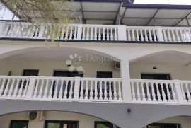 MALINSKA - DVA NOVOUREĐENA APARTMANA, Malinska-Dubašnica, Wohnung