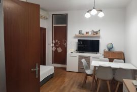 DVOSOBNI STAN U PRIZEMLJU, BOL, Split, Appartement