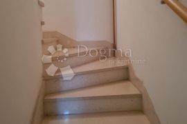 ŠIBENIK CENTAR, potpuno renovirana kamena kuća, Šibenik, House