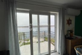 Rijetkost u ponudi apartman 66m2 prvi red do mora, Crikvenica, Διαμέρισμα