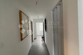 Rijetkost u ponudi apartman 66m2 prvi red do mora, Crikvenica, Stan