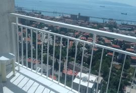 Rijeka, Rastočine, 3s+db 86 m2 sa balkonom i pogledom na more, Rijeka, Daire