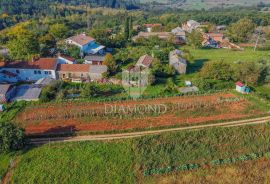 Oprtalj okolica, prostrano građevinsko zemljište na mirnoj lokaciji, Oprtalj, Arazi