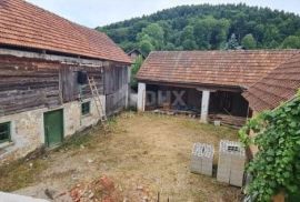 OTOČAC, BRINJE - Kuća u roh-bau fazi s 42.800 m2 okućnice, Brinje, House