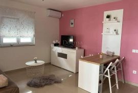 PREKRASAN APARTMAN BLIZU MORA, ROVANJSKA, Jasenice, Kвартира