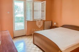 Umag, okolica! Visoko prizemlje kuće na samo 300 m od mora!, Umag, Appartement