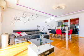 Atraktivan stan cca 84 m2 | 2 spavaće sobe | Pogled more | 2 garažna parkirna mjesta | Dubrovnik, Montovjerna, Dubrovnik, Διαμέρισμα