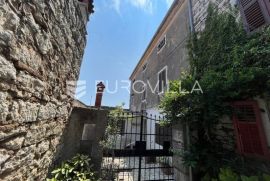 Istra, Vrsar, kamena kuća za renovaciju, Vrsar, Kuća